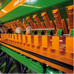 Semanatoare mecanica purtata D9 Semanatoare mecanica purtata D9