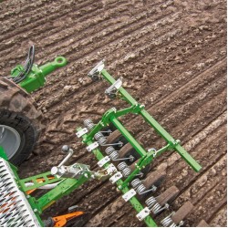 Semanatoare mecanica purtata D9 Semanatoare mecanica purtata D9